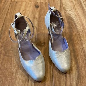 silver heeled dance shoe, suede bottom